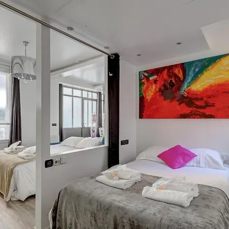 257 Pouchet - Superbe A Paris