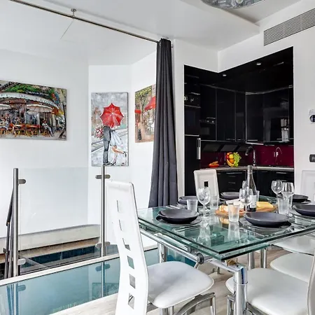 257 Pouchet - Superbe A פריז